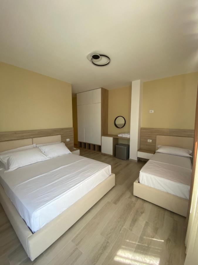 Helena Hotel Shëngjin エクステリア 写真