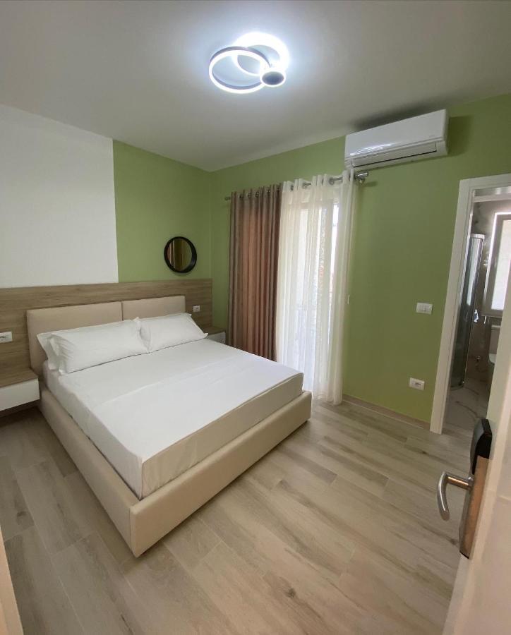 Helena Hotel Shëngjin エクステリア 写真