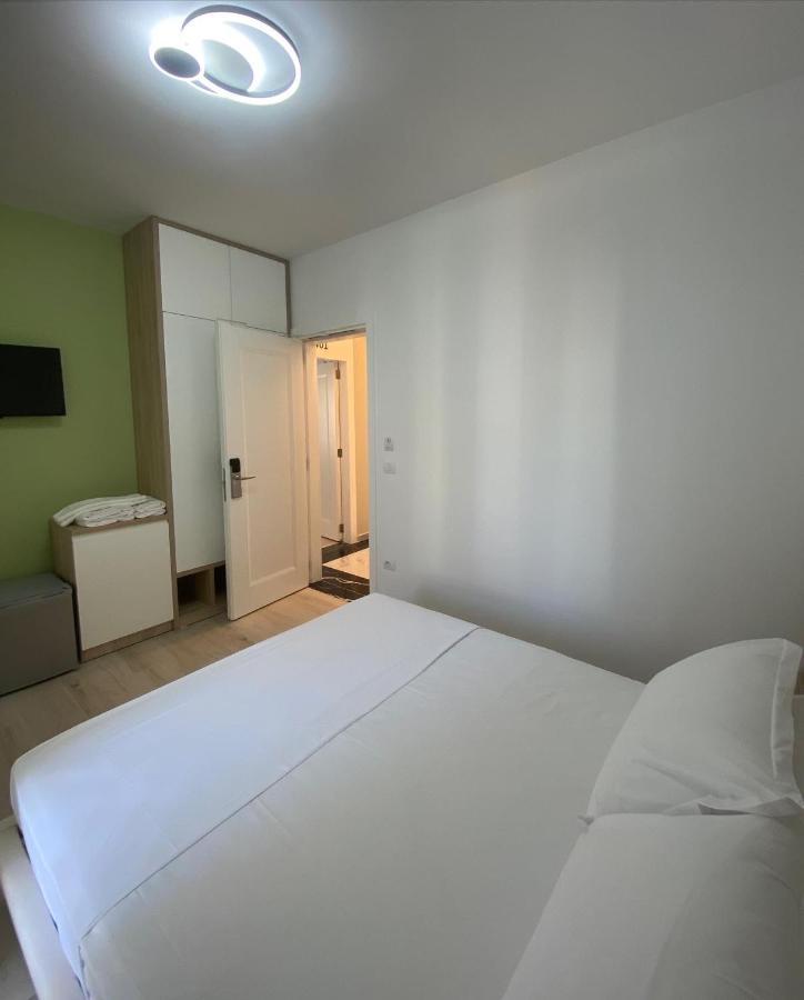 Helena Hotel Shëngjin エクステリア 写真