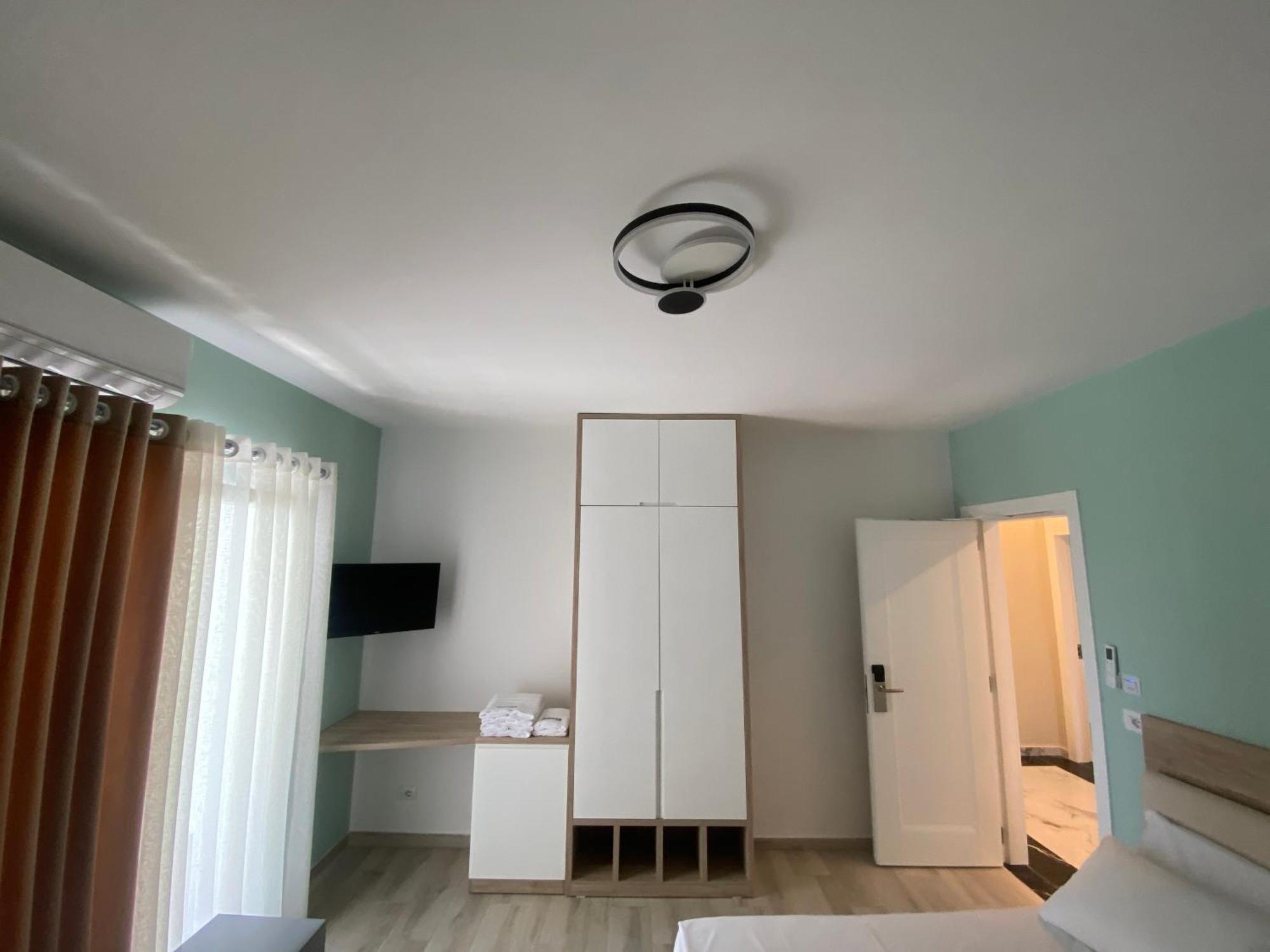 Helena Hotel Shëngjin エクステリア 写真