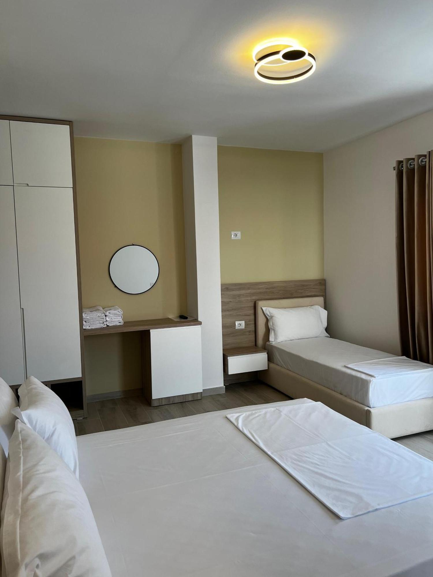 Helena Hotel Shëngjin エクステリア 写真