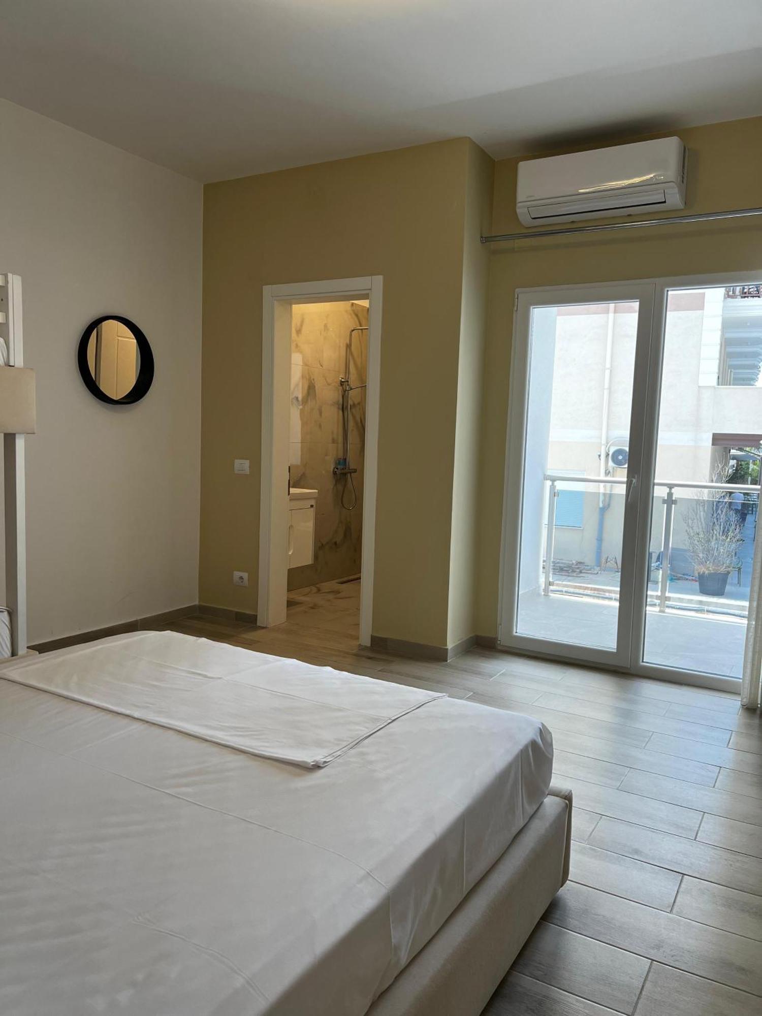 Helena Hotel Shëngjin エクステリア 写真