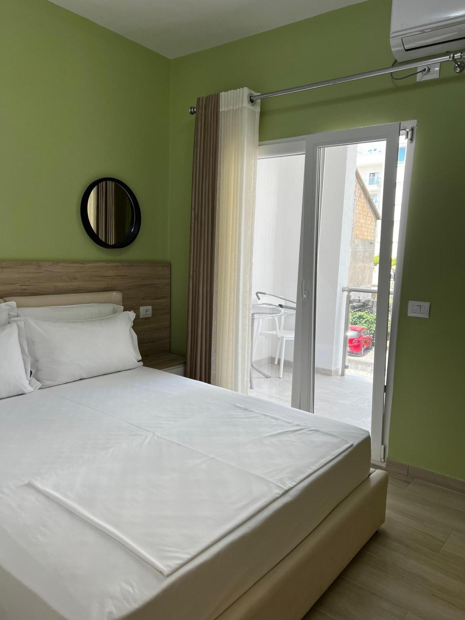 Helena Hotel Shëngjin エクステリア 写真