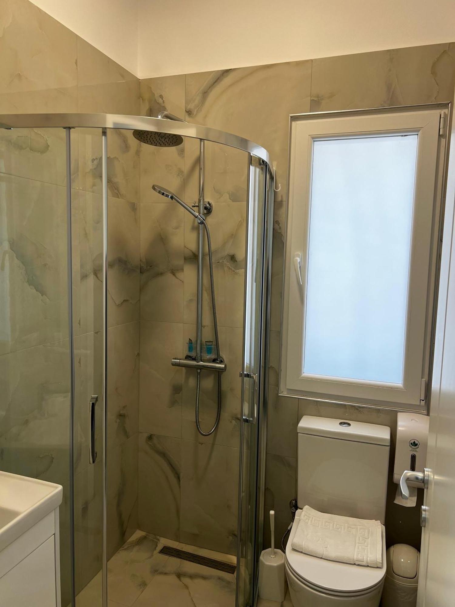 Helena Hotel Shëngjin エクステリア 写真