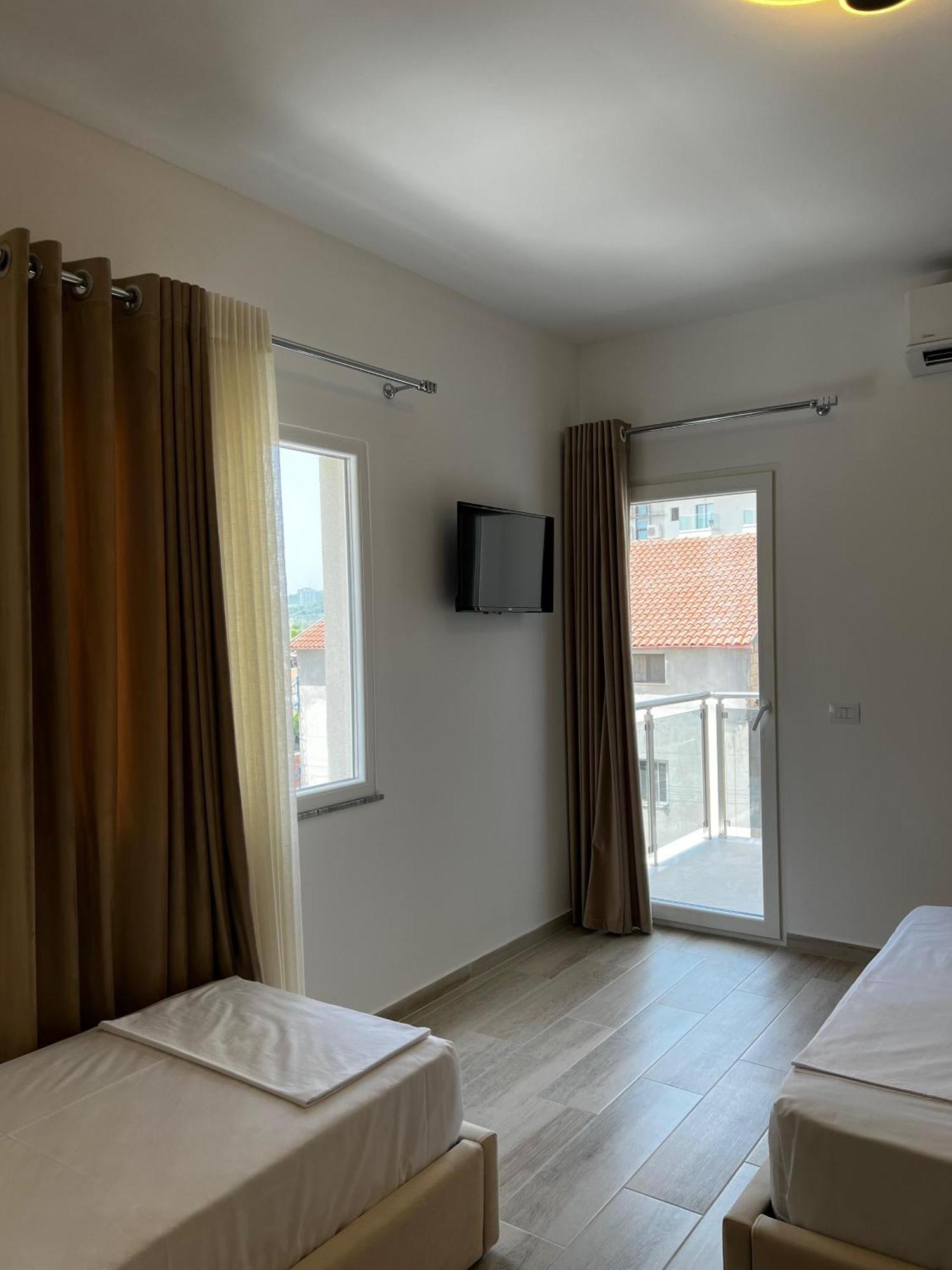 Helena Hotel Shëngjin エクステリア 写真